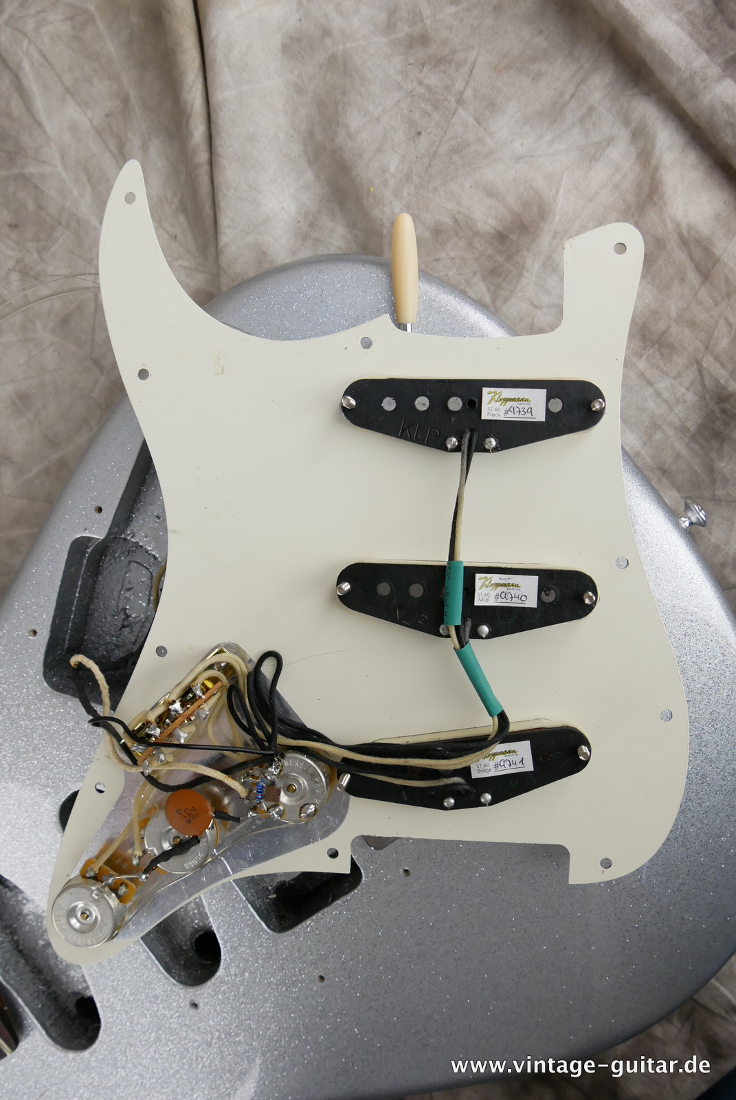 Fender_Stratocaster_built_from_parts_US_neck_ silver_sparkle_2021-013.JPG